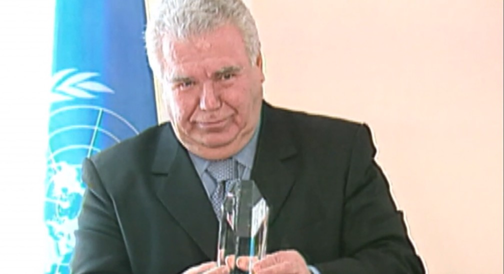 Lerner recebeu Prêmio Máximo das Nações Unidas para o Meio Ambiente, em 1990 — Foto: Arquivo/RPC