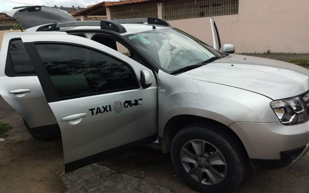 TÃ¡xi que transportava dinheiro foi apreendido â Foto: DivulgaÃ§Ã£o/SSP