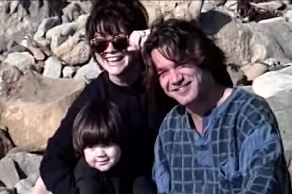 Wolfgang Van Halen junto com a mãe e o pai (Foto: reprodução)