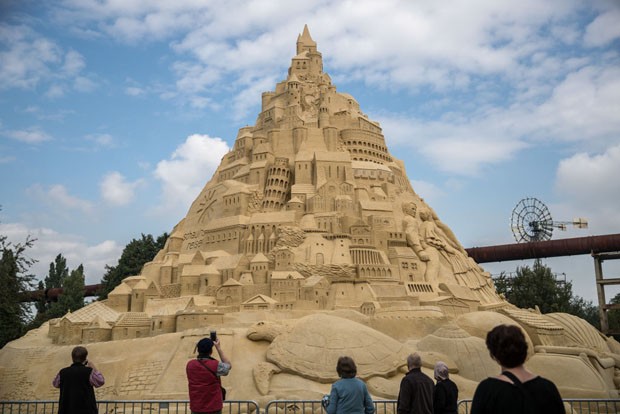 Maior castelo de areia do mundo é erguido na Alemanha (Foto: Getty Images)