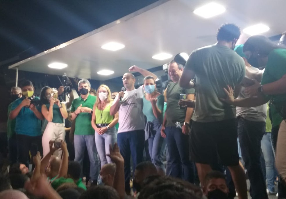 Arthur Henrique discursa ao lado de Teresa Surita e do ex-senador, Romero Jucá — Foto: Vanessa Fernandes/G1 RR