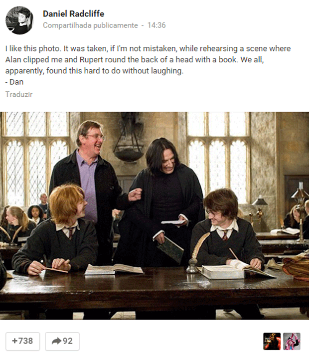 Daniel Radcliffe compartilha foto de set de filmagem com Alan Rickman, Rupert Grint, que interpreta Rony Weasley e o diretor Mike Newell (Foto: Reprodução/Google+)