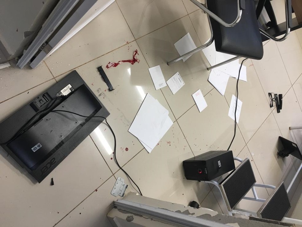 Computador quebrado após ataque de fúria em Rio Preto — Foto: Arquivo Pessoal