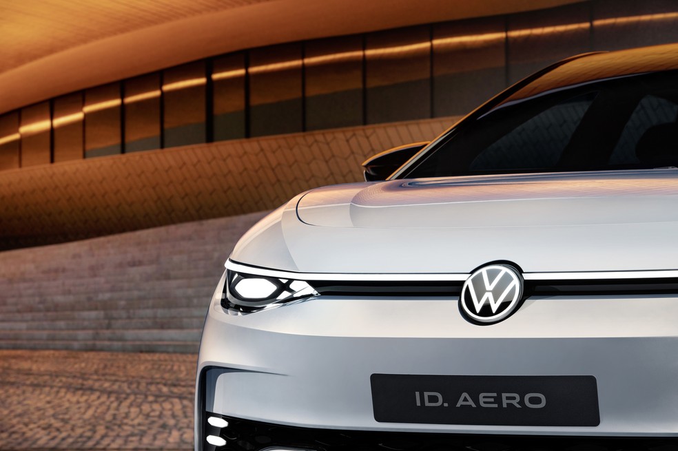 Volkswagen ID.Aero tem faróis IQ.Light de LED  — Foto: Divulgação