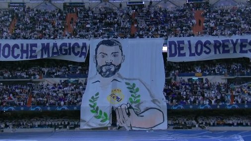 Bandeirão da torcida do Real Madrid em homenagem a Benzema (Foto: Reprodução: Twitter)