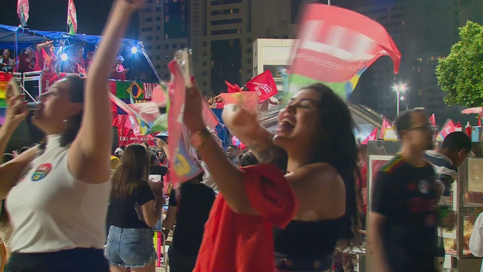 Festa da vitória de Lula, na Torre de TV, no DF — Foto: TV Globo/Reprodução