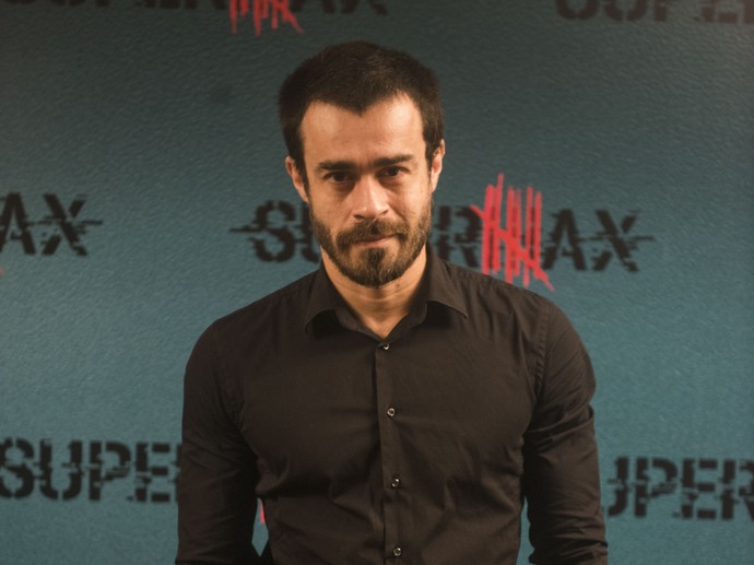 Erom Cordeiro interpreta Sergio, um ex-policial que se envolve com a personagem de Mariana Ximenes (Foto: Globo/Renato Rocha Miranda)