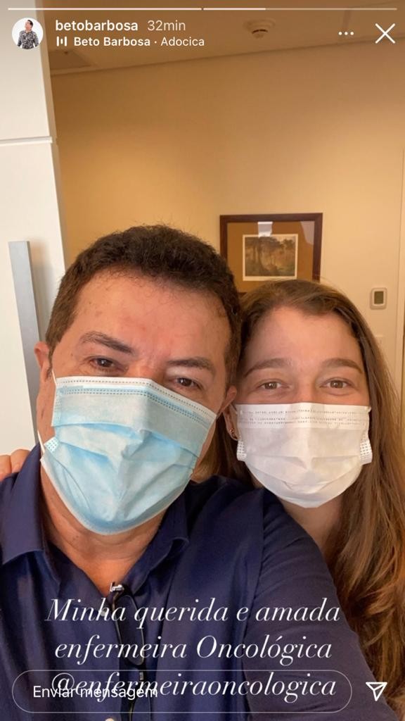 Beto Barbosa e a enfermeira oncológica Verônica (Foto: Reprodução/Instagram)