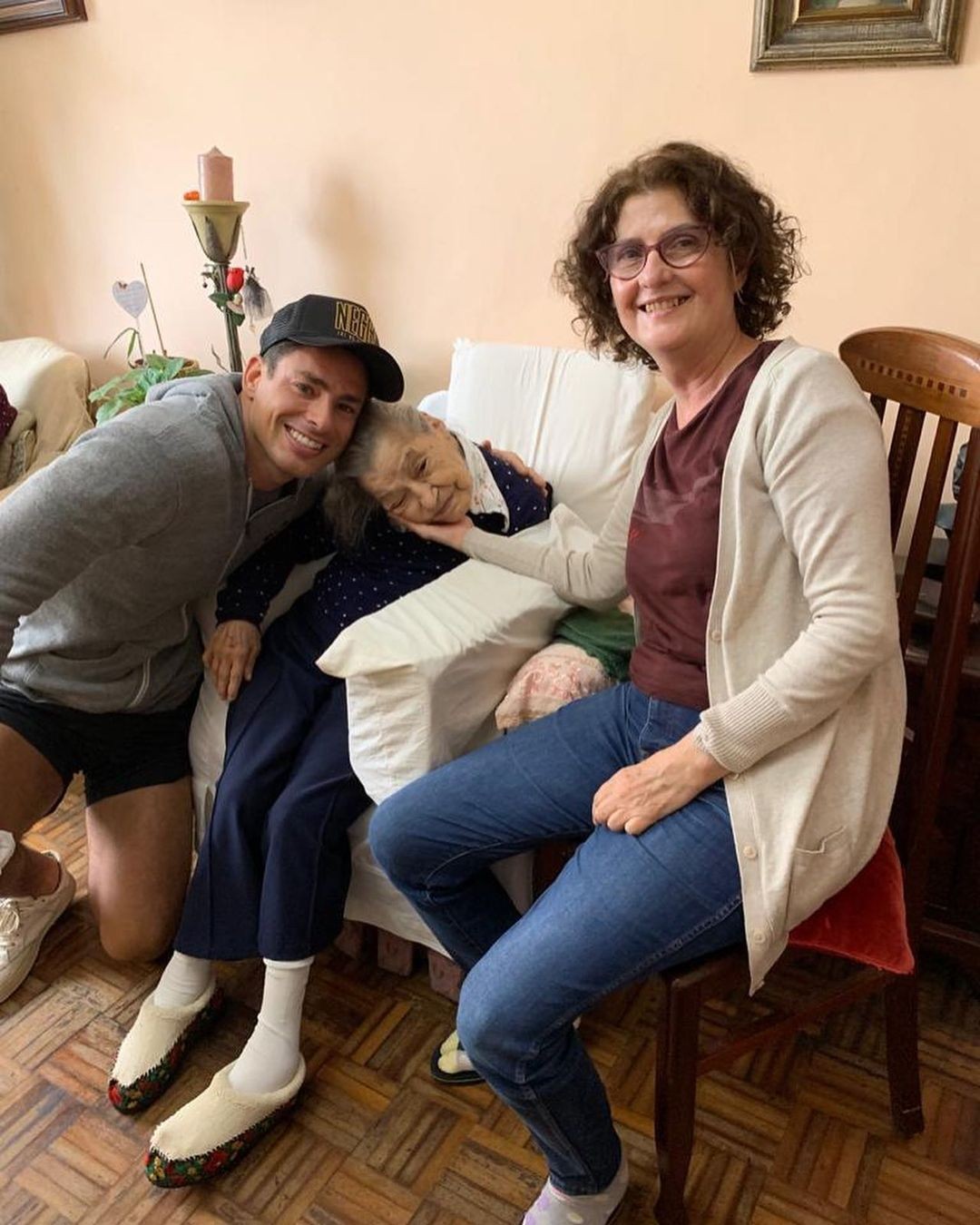 Cauã Reymond com a avó (Foto: Reprodução/Instagram)