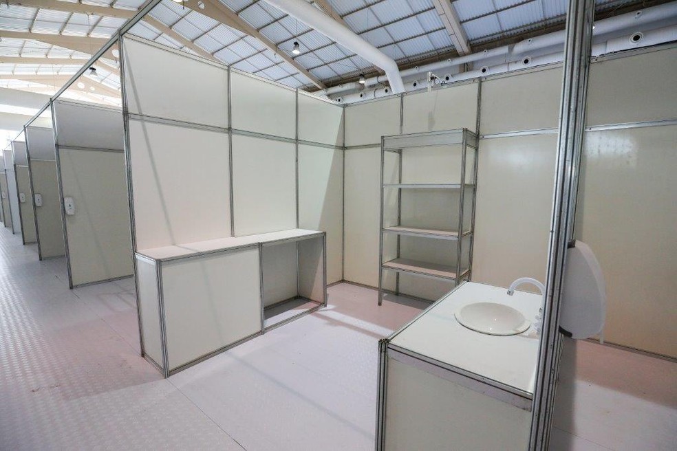 Hospital de campanha foi montado no Centro de Convenções e vai funcionar temporariamente — Foto: Márcio Ferreria - Secom