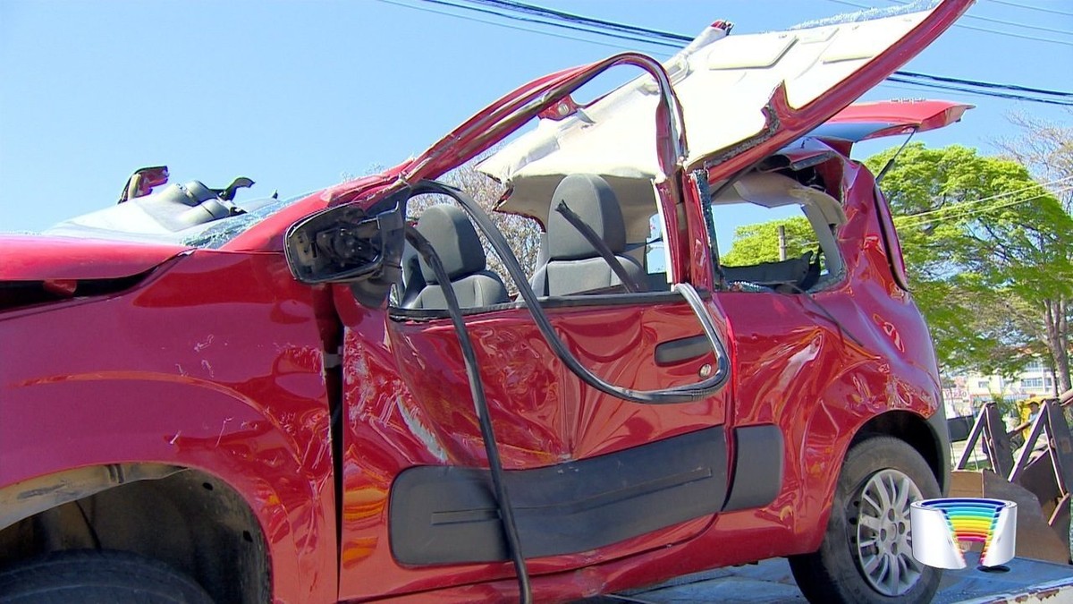 Casal Fica Gravemente Ferido Em Acidente Entre Carro E Caminhão Em Caçapava Vale Do Paraíba E 7577