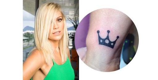 Num dia só, Flavia Alessandra fez várias tatuagens, dentre elas essa coroa no pulso (Foto: Marcelo Tabach/ Editora Globo e Instagram)
