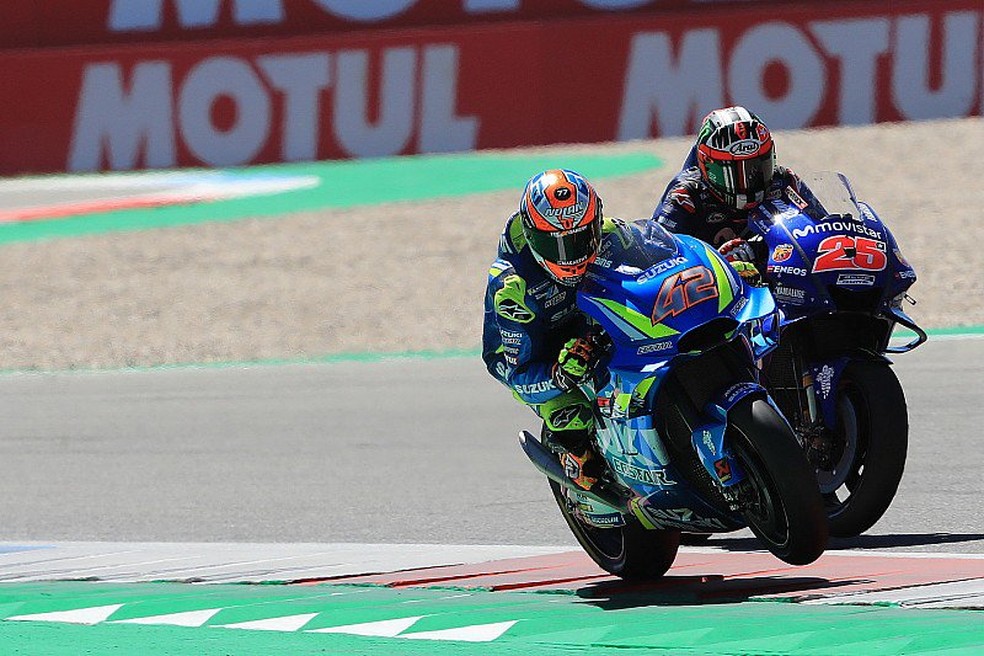 Rins e ViÃ±ales, "batendo carenagens"... (Foto: Dorna)