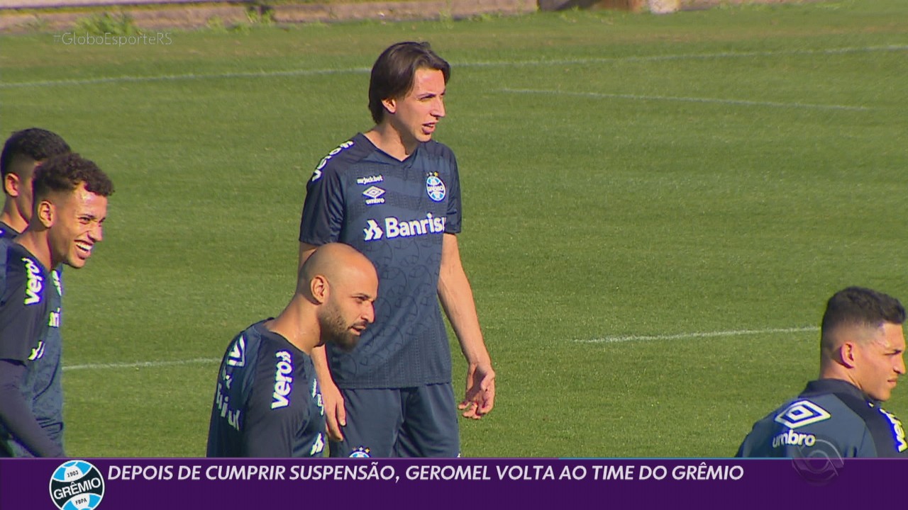 Depois de cumprir suspenso, Geromel volta ao time do Grmio