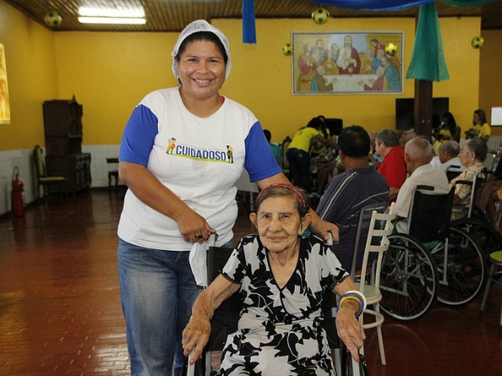 Há uma vaga para cuidador de idoso no Sine Macapá (Foto: Divulgação/FDT)