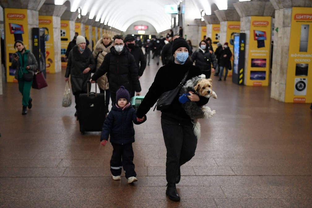 Imagem de uma estação de metrô em Kiev após início de ataques dos russos, em 24 de fevereiro de 2022 — Foto: Daniel Leal/AFP