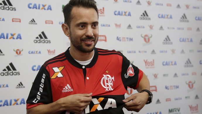 Com a chegada do Everton Ribeiro, qual seria o time ideal?