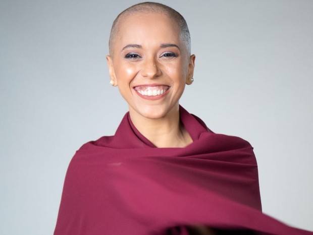 Lilian Ribeiro aparece careca durante tratamento contra o câncer (Foto: Reprodução/Twitter)