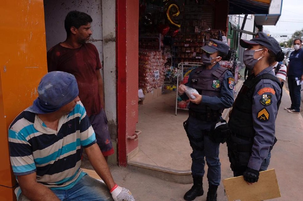 PM realiza ação de conscientização para o uso de máscara — Foto: Polícia Militar