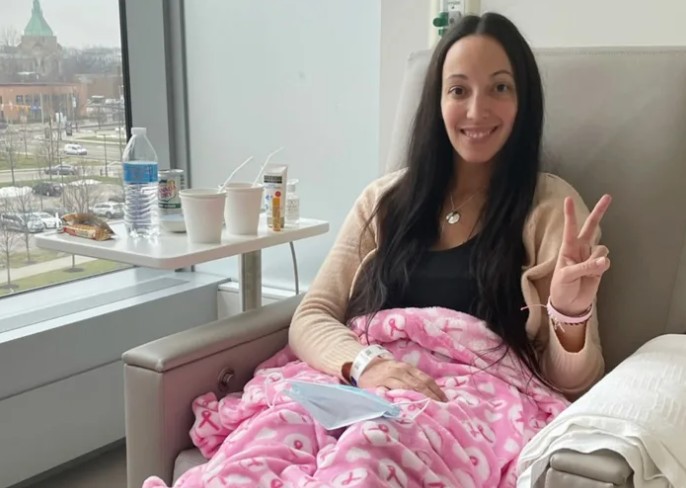 Sem  muitas informações sobre o tratamento do câncer na gravidez, Stephanie ficou insegura no início (Foto: Reprodução/Yahoo News)