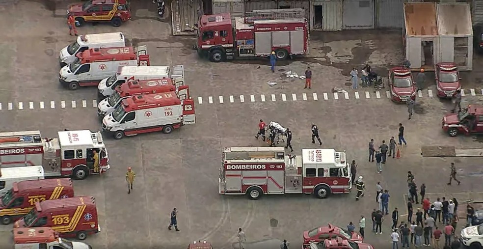 Acidente em Itapecerica da Serra mobiliza equipes do Corpo de Bombeiros  — Foto: Reprodução/ TV Globo