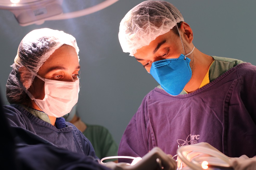 Segundo procedimento realizou a retirada do tumor na mama e foi coordenado por Rafael Sá e Raquel Von Ah Rodrigues — Foto: Hospital Regional do Câncer de Presidente Prudente