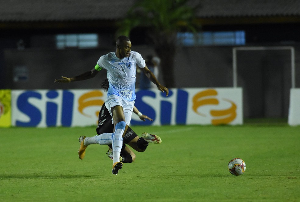 Zagueiro Jeferson Bahia está próximo de acerto com o Paysandu — Foto: Londrina EC