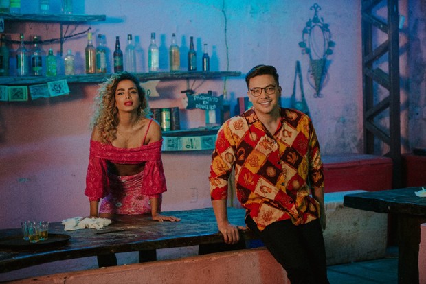 Anitta e Wesley Safadão nos bastidores de Romance com Safadeza (Foto: Divulgação/Ederson Lima)