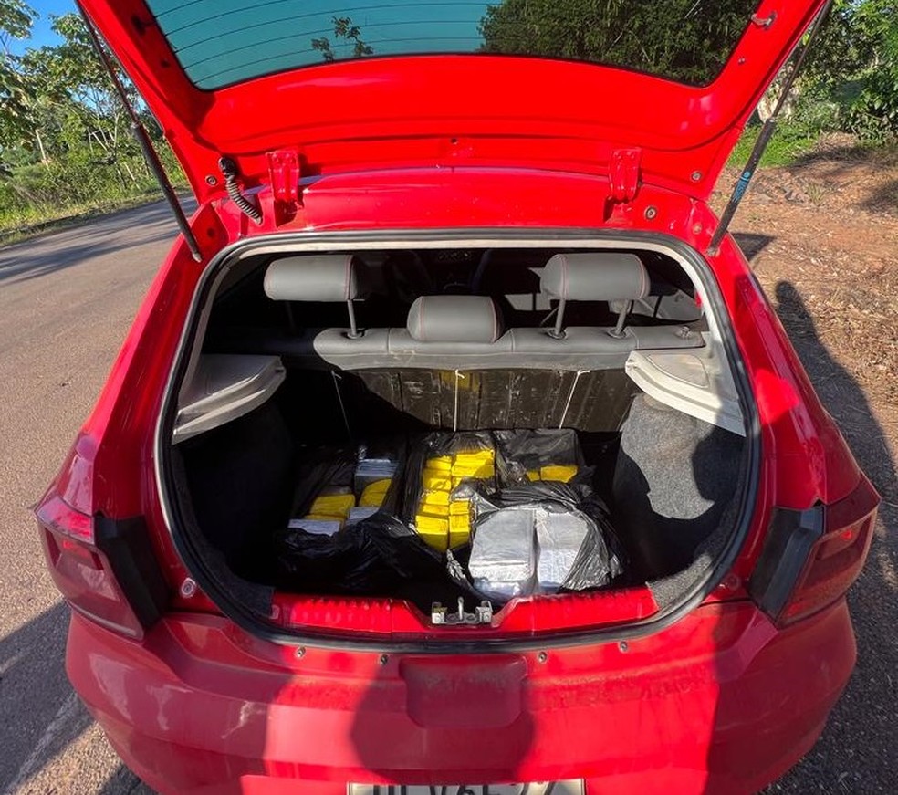 Homem tenta furar bloqueio da polícia em rodovia no AC e é preso com mais de 60 quilos de drogas — Foto: Arquivo/Gefron