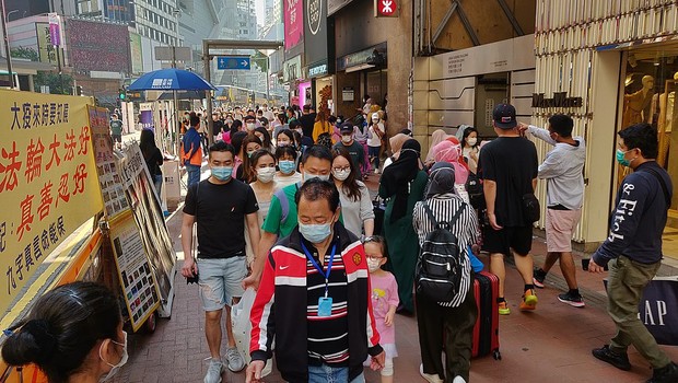 Ruas em Hong Kong durante a pandemia de covid-19 (Foto: Andrii Makukha, CC BY-SA 4.0, via Wikimedia Commons)