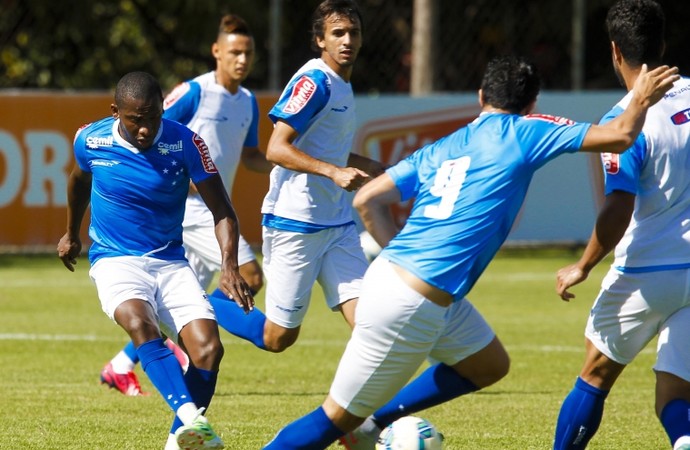 Dirigente do ASA revela proposta do Cruzeiro pelo meia-atacante Valdívia