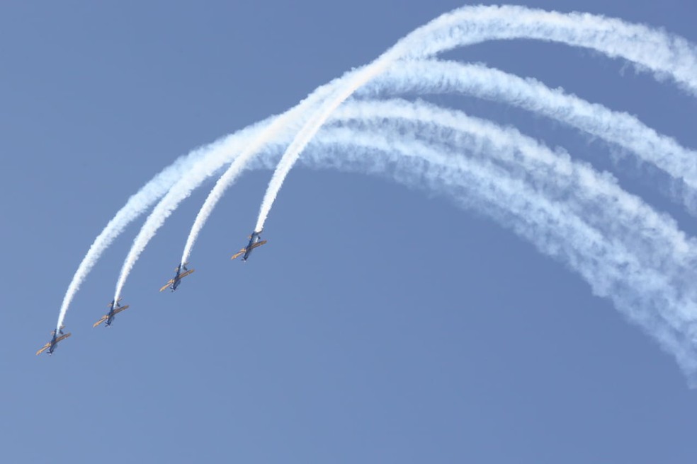 Apresentação da Esquadrilha da Fumaça em Fortaleza — Foto: Kid Júnior