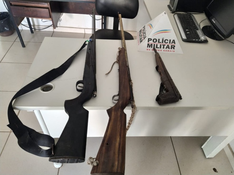 Armas apreendidas — Foto: Polícia Militar/Divulgação