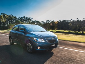 Chevrolet Onix ganha transmissão automática de seis velocidades (Foto: Divulgação)