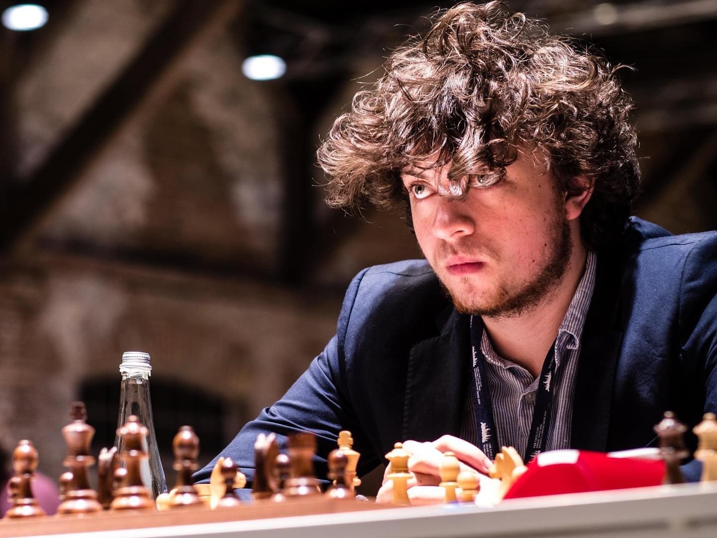 Campeão mundial de xadrez alega que rival trapaceou mais do que admite
