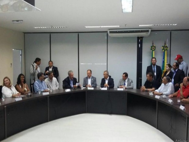 Governo assina decretos (Foto: Gustavo Costa/TV Sergipe)