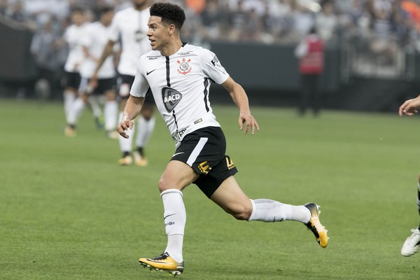 Marquinhos Gabriel ganha pontos no Corinthians, mas parte física é entrave