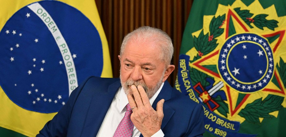 Lula durante primeira reunião ministerial