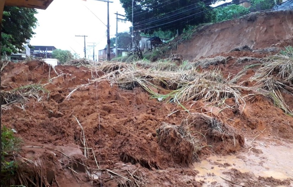 Em Muriaé, foram registrados deslizamentos e inundações — Foto: Defesa Civil/Divulgação