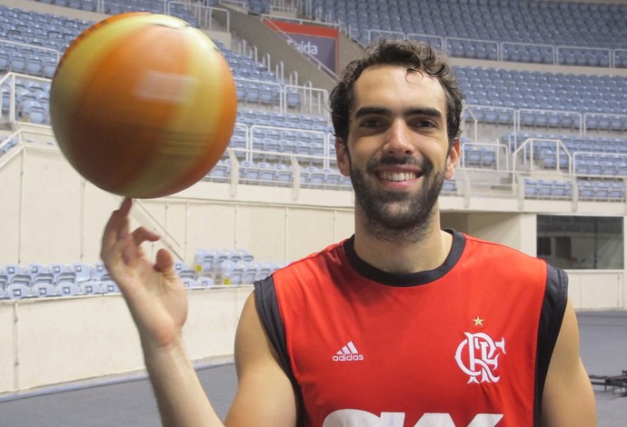 Decisivo em momentos importantes, Benite assume protagonismo no Fla