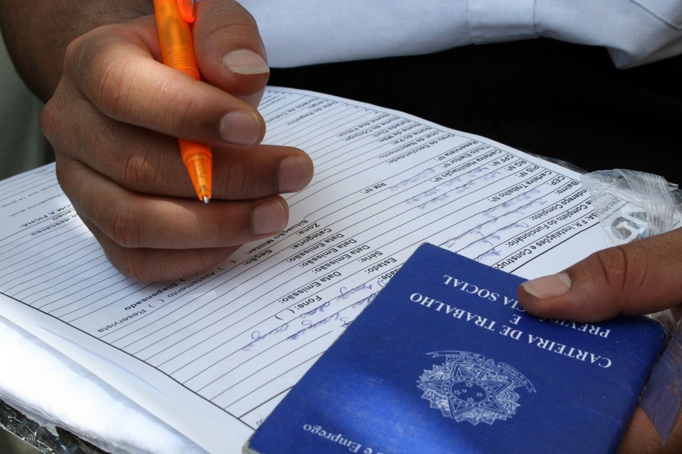 Jornada de trabalho no Brasil é de 44 horas semanais — Foto: Eliel Nascimento / FCASA