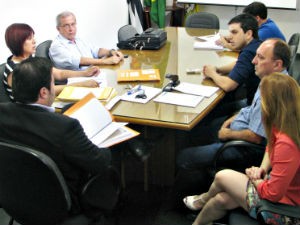 Representantes de 11 empresas entregaram documentos na autarquia (Foto: Divulgação/Saae)