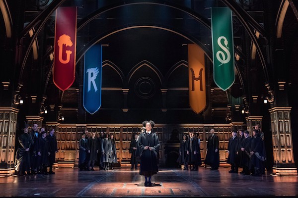 A primeira imagem do castelo de Hogwarts na peça ‘Harry Potter and The Cursed Child’ (Foto: Divulgação)
