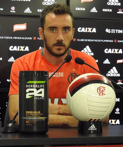 Em contrapartida, argentino diz que não faltou raça, mas reconhece um rendimento abaixo do esperado nos clássicos disputados pelo Flamengo na temporada