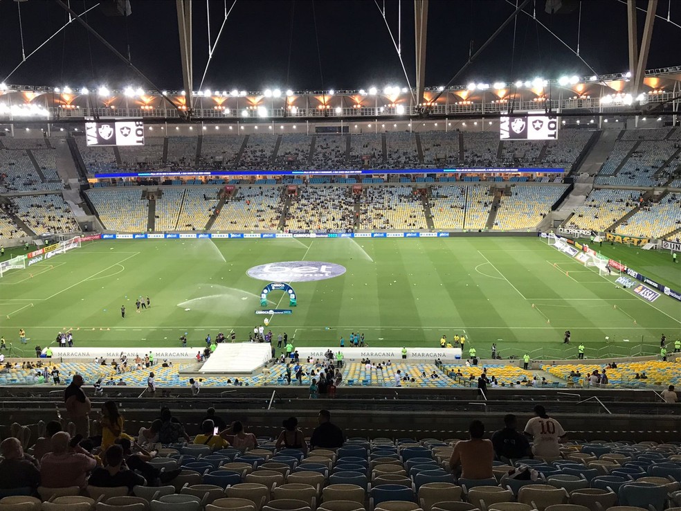 Vasco e Botafogo fizeram cl&aacute;ssico na &uacute;ltima semana: licita&ccedil;&atilde;o ainda n&atilde;o tem previs&atilde;o de sair do papel &mdash; Foto: S&eacute;rgio Santana