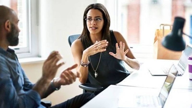 Pesquisas indicam que o potencial de liderança das mulheres geralmente é menosprezado, mesmo quando elas são altamente qualificadas (Foto: Getty Images via BBC News)