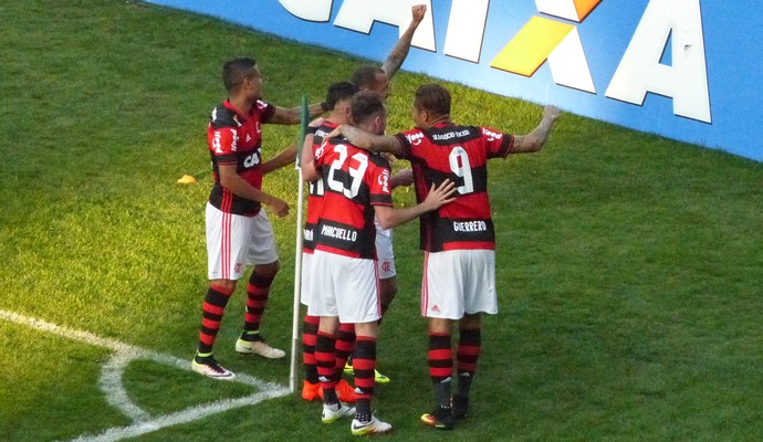 Trinta e oito minutos, pressão e nada de entrevistas: a estreia de Donatti