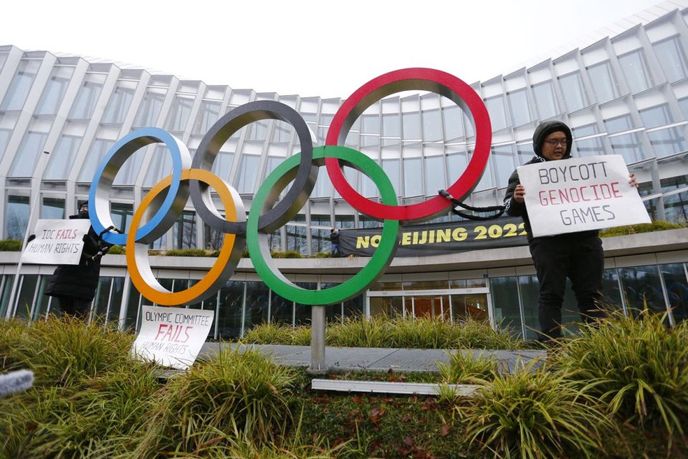 Protesto de estudantes contra os Jogos de Inverno em Pequim 2022 — Foto: REUTERS / Denis Balibouse