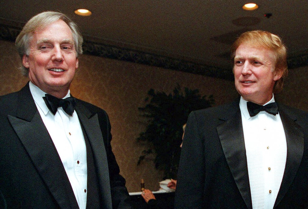 Robert e Donald Trump, em foto de novembro de 1999 — Foto: Diane Bonadreff/AP Photo/Arquivo