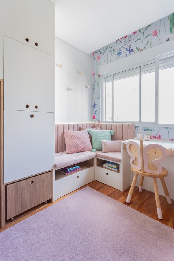 Décor do dia: quarto de meninas com decoração lúdica e cadeira de balanço (Foto: Kelly Queiroz)